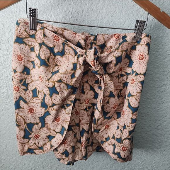 Anthropologie floral front tie side pockets coastal summer shorts - Picture 10 of 11